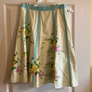 Persaman skirt embroidered flare floral skirt size 4